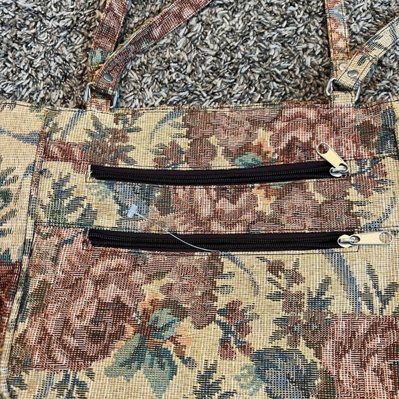 Vintage neutral floral tapestry canvas medium size shoulder bag with zippers - Picture 3 of 5